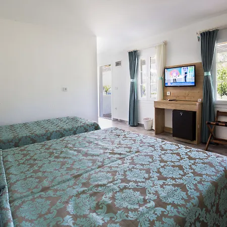 Hotel Kefi And